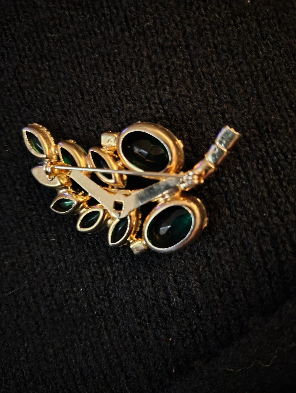 Vtg. Emerald Green/ Peridot Leaf Rhinestone Brooch by D&E Juliana Collection